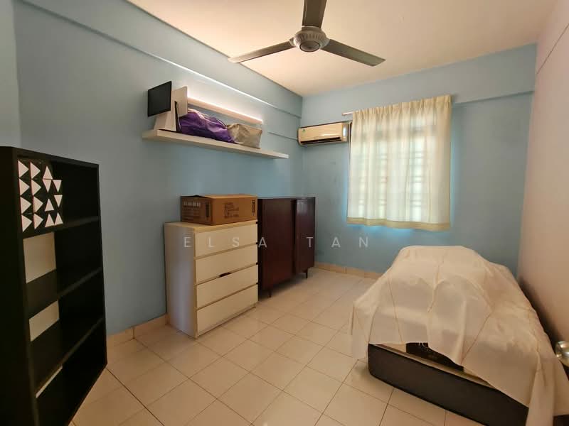 Pangsapuri untuk Dijual di Zamrud Apartment - Elsa Tan - Bedroom - PropertyGuru.com.my
