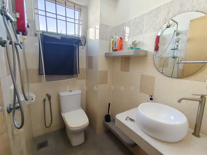 Pangsapuri untuk Dijual di Zamrud Apartment - Elsa Tan - Bathroom - PropertyGuru.com.my