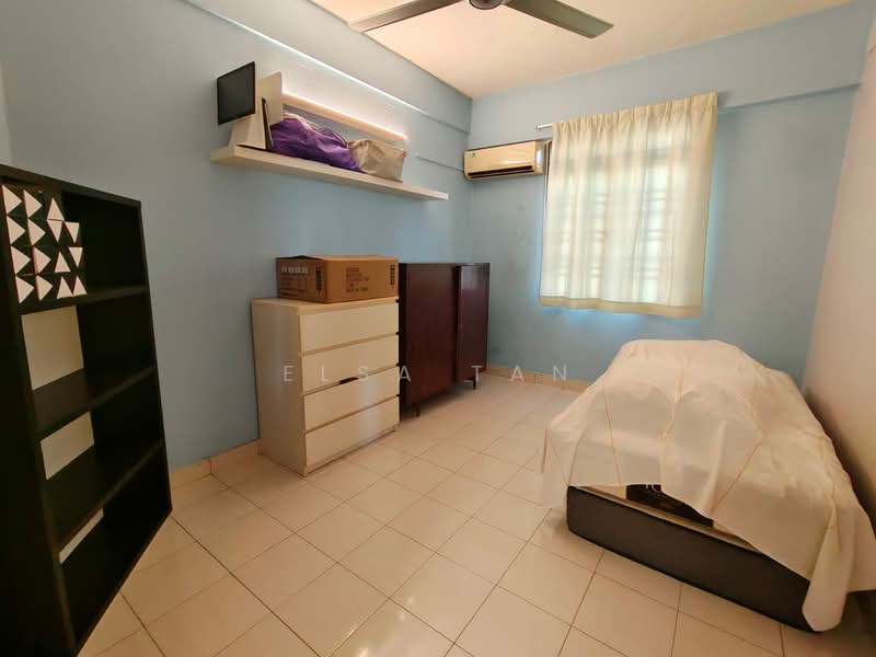 Pangsapuri untuk Dijual di Zamrud Apartment - Elsa Tan - Bedroom - PropertyGuru.com.my