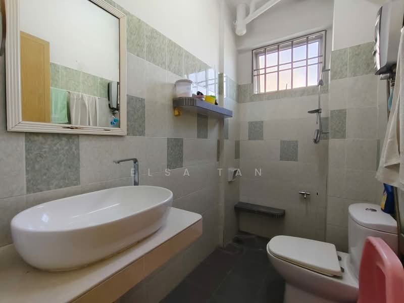 Pangsapuri untuk Dijual di Zamrud Apartment - Elsa Tan - Bathroom - PropertyGuru.com.my