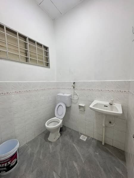 1-storey Terraced House for Sale in Taman Flora Heights (Pasir Gudang) - Vanessa Lim - Bathroom - PropertyGuru.com.my