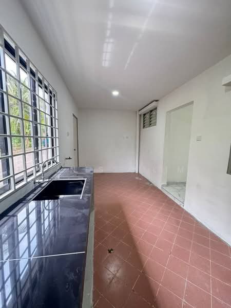 1-storey Terraced House for Sale in Taman Flora Heights (Pasir Gudang) - Vanessa Lim - Kitchen - PropertyGuru.com.my