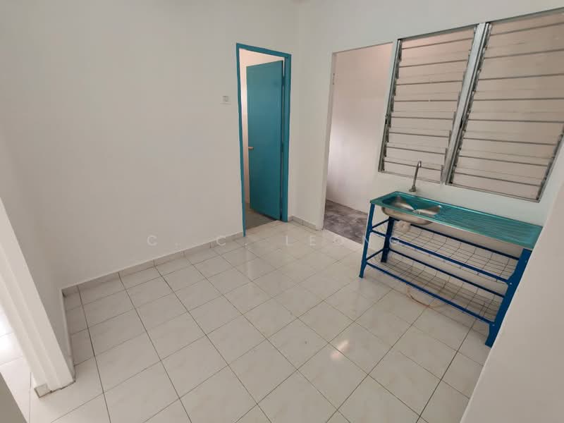 Flat for Sale at Taman Petaling Utama Flat - C. C. Leong - Interior - PropertyGuru.com.my