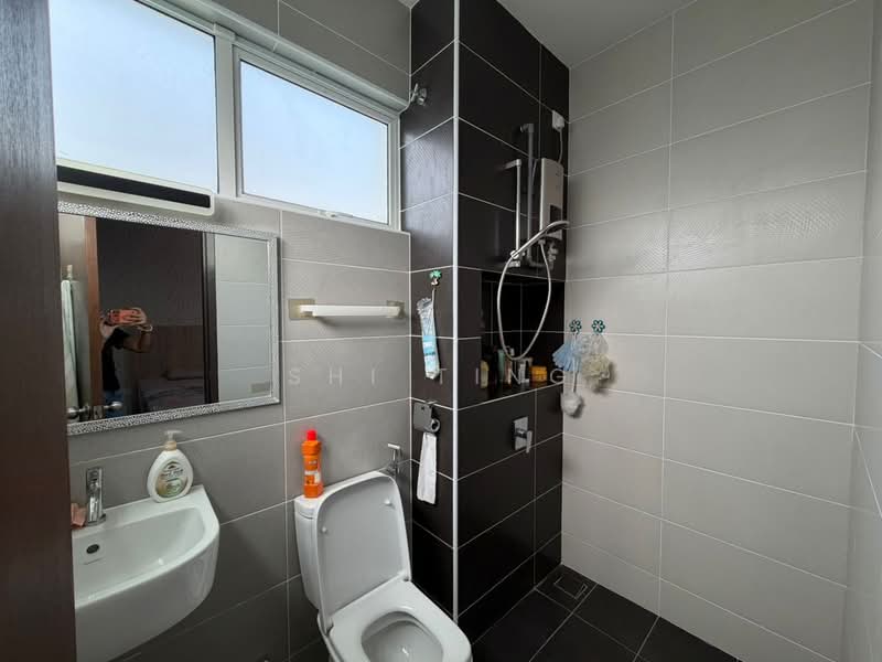 Semi-Detached House for Sale in Taman Seri Austin (Tebrau) - Shi Ting - Bathroom - PropertyGuru.com.my
