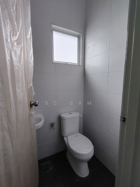 Semi-Detached House for Sale in Pekan Kapar (Kapar) - SC Sam - Bathroom - PropertyGuru.com.my