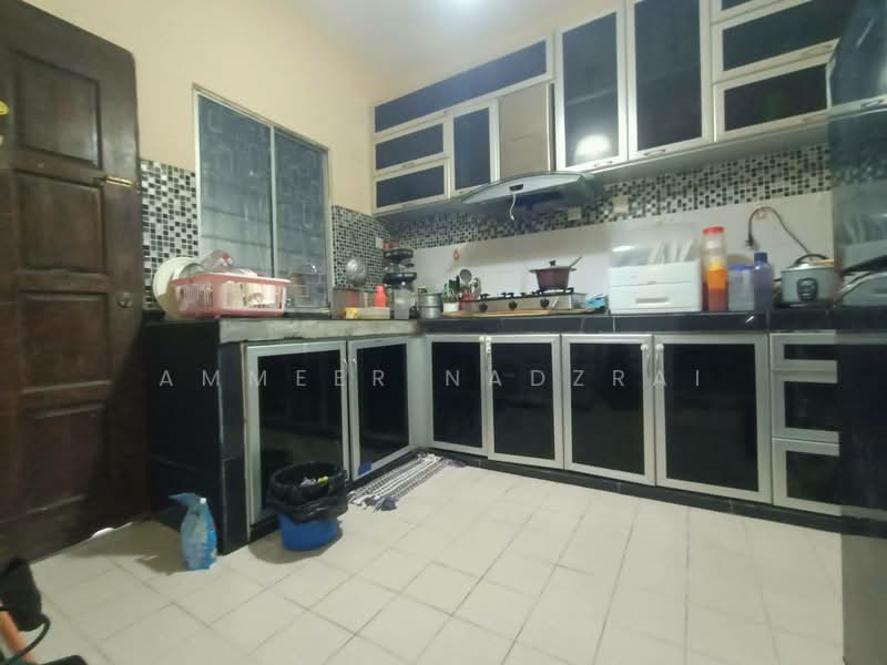 Rumah Teres 2 Tingkat untuk Dijual di Taman Lestari Putra (Seri Kembangan) - Ammeer Nadzrai - Kitchen - PropertyGuru.com.my