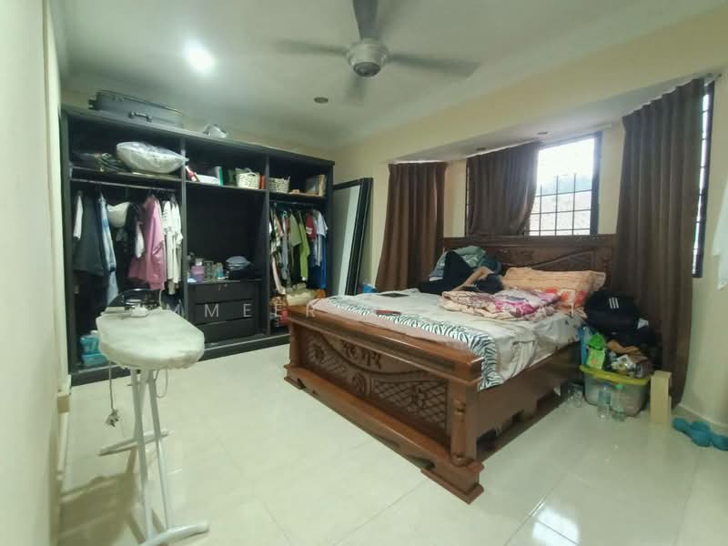 Rumah Teres 2 Tingkat untuk Dijual di Taman Lestari Putra (Seri Kembangan) - Ammeer Nadzrai - Bedroom - PropertyGuru.com.my