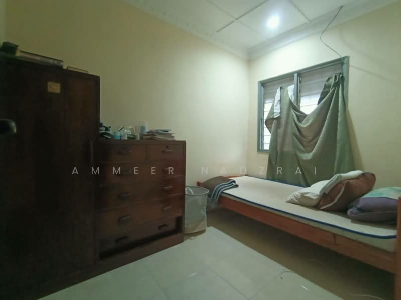 Rumah Teres 2 Tingkat untuk Dijual di Taman Lestari Putra (Seri Kembangan) - Ammeer Nadzrai - Bedroom - PropertyGuru.com.my