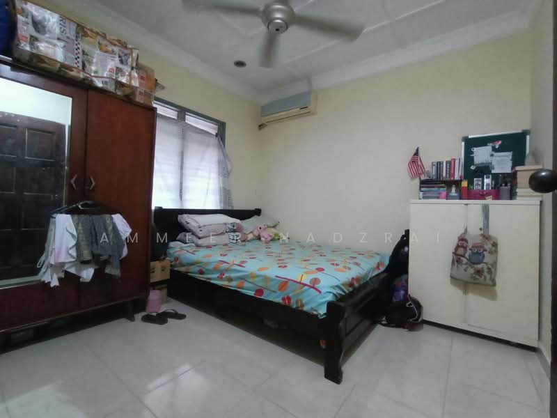 Rumah Teres 2 Tingkat untuk Dijual di Taman Lestari Putra (Seri Kembangan) - Ammeer Nadzrai - Bedroom - PropertyGuru.com.my