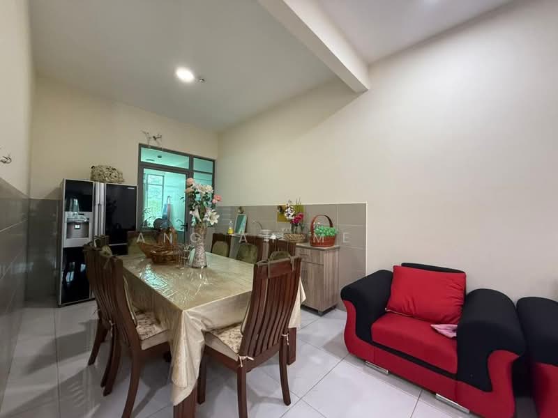 3-storey Terraced House for Sale in D'Island (Puchong) - Ang Ah Meng - Dining Room - PropertyGuru.com.my