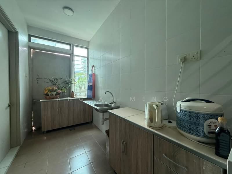 3-storey Terraced House for Sale in D'Island (Puchong) - Ang Ah Meng - Kitchen - PropertyGuru.com.my