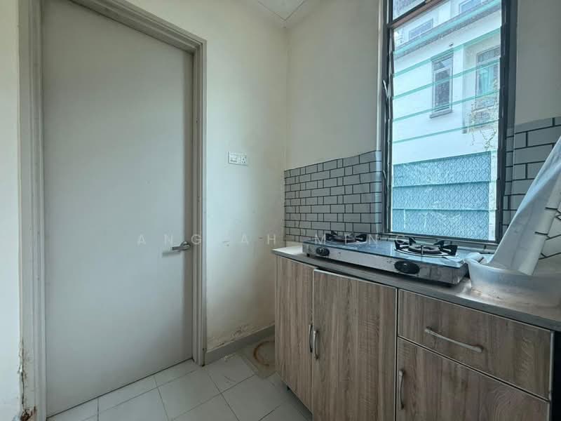 3-storey Terraced House for Sale in D'Island (Puchong) - Ang Ah Meng - Kitchen - PropertyGuru.com.my