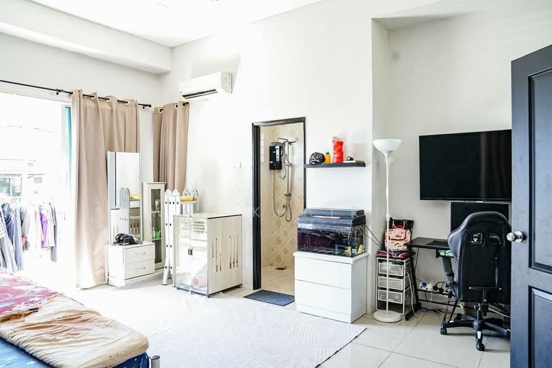 Rumah Teres 2-Tingkat untuk Dijual di Perdana College Heights (Mantin) - Ewat Khairul - Bedroom - PropertyGuru.com.my