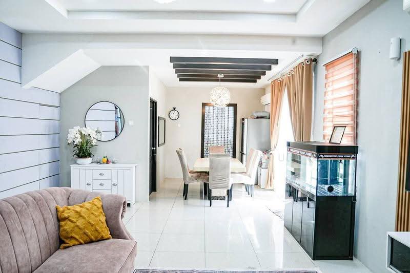 Rumah Teres 2-Tingkat untuk Dijual di Perdana College Heights (Mantin) - Ewat Khairul - Living Room - PropertyGuru.com.my
