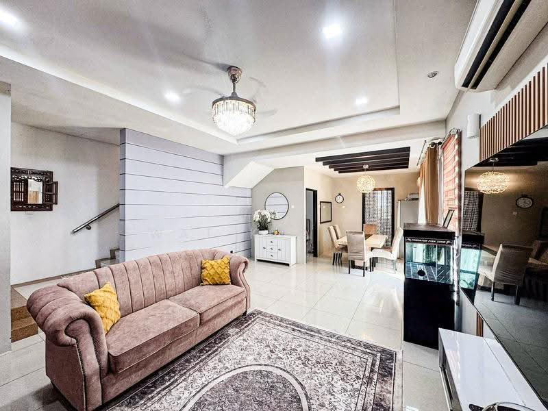 Rumah Teres 2-Tingkat untuk Dijual di Perdana College Heights (Mantin) - Ewat Khairul - Living Room - PropertyGuru.com.my