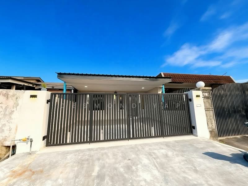Rumah Teres 1 Tingkat untuk Dijual di Taman Johor Jaya (Johor Bahru) - Desmond Yap - Exterior - PropertyGuru.com.my