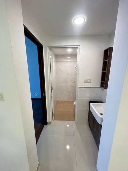 Service Residence for Sale at Country Garden Central Park - Shi Ting - Bathroom - PropertyGuru.com.my