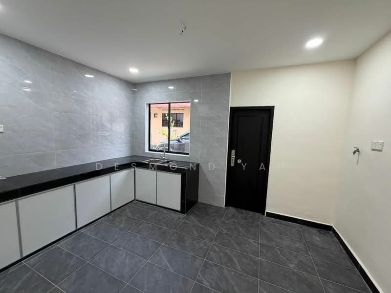 Rumah Teres 2 Tingkat untuk Dijual di Bandar Cemerlang (Ulu Tiram) - Desmond Yap - Kitchen - PropertyGuru.com.my