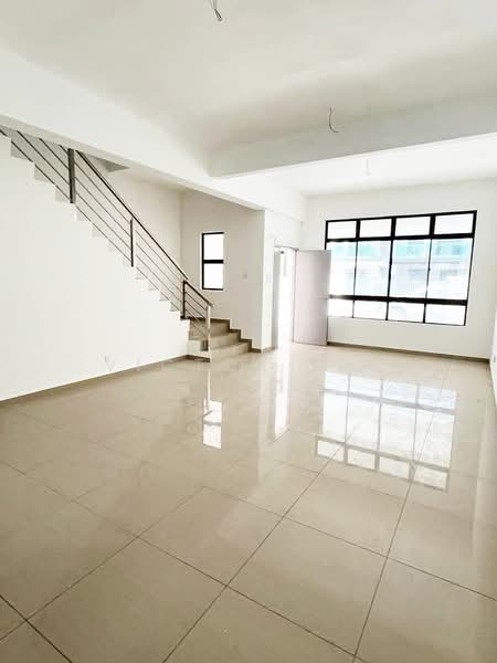Rumah Teres 2 Tingkat untuk Dijual di Taman Bestari Indah (Ulu Tiram) - Victor Lim - Living Room - PropertyGuru.com.my