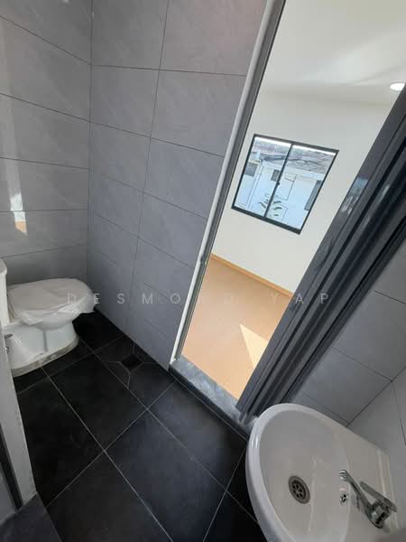 Terraced House for Sale in Taman Damai Jaya (Skudai) - Desmond Yap - Bathroom - PropertyGuru.com.my