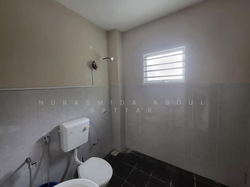 Rumah Teres 2 Tingkat untuk Dijual di Taman Gadong Jaya (Labu) - Nurasmida Abdul Sattar - Bathroom - PropertyGuru.com.my