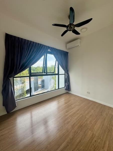 Kondominium untuk Dijual di The WaterEdge (Pinggiran Air) - Lui Lui - Bedroom - PropertyGuru.com.my