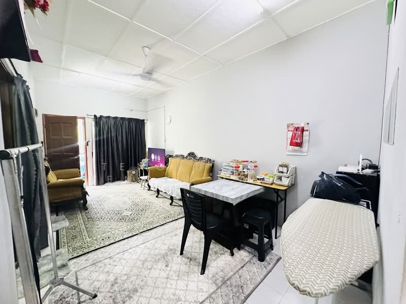 Rumah Teres 1 Tingkat untuk Dijual di Putrajaya (Putrajaya) - Tengku June Tengku Mamat - Living Room - PropertyGuru.com.my
