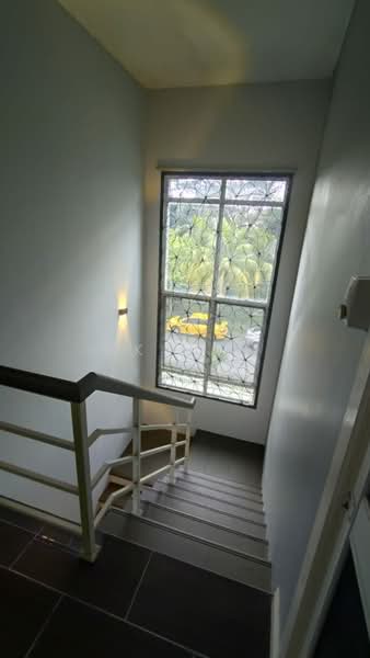 2.5-storey Terraced House for Rent in Taman Seri Minang (Cheras) - SK Han - upper floor staircase - PropertyGuru.com.my