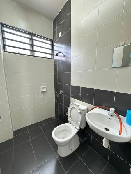 Rumah Teres 1 Tingkat untuk Dijual di Bandar Putra (Kulai) - Max Yee - Bathroom - PropertyGuru.com.my