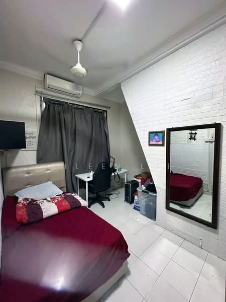 Rumah Teres 1.5 Tingkat untuk Dijual di Taman Pelangi Indah (Ulu Tiram) - Aileen Lui - Bedroom - PropertyGuru.com.my