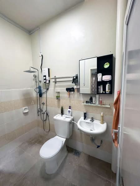 Rumah Teres 1.5 Tingkat untuk Dijual di Taman Pelangi Indah (Ulu Tiram) - Aileen Lui - Bathroom - PropertyGuru.com.my
