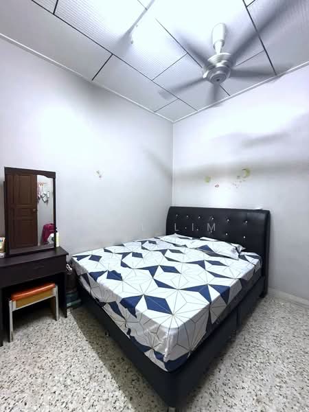 Rumah Teres 1 Tingkat untuk Dijual di Taman Daya (Johor Bahru) - Karl Lim - Bedroom - PropertyGuru.com.my