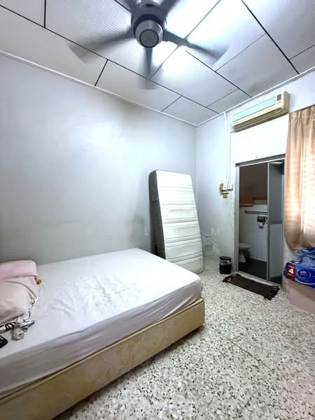 Rumah Teres 1 Tingkat untuk Dijual di Taman Daya (Johor Bahru) - Karl Lim - Bedroom - PropertyGuru.com.my