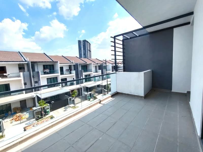 3-storey Terraced House for Sale in Batu 9 (Cheras) - Cole Leong - Balcony - PropertyGuru.com.my