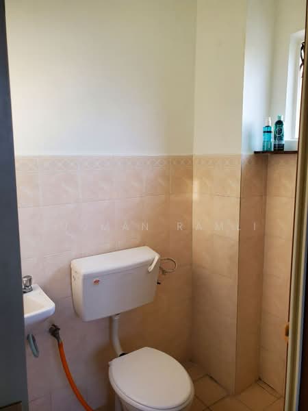 Pangsapuri untuk Dijual di Pandan Court - Luqman Ramli - Bathroom - PropertyGuru.com.my