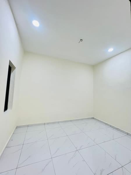 1-storey Terraced House for Sale in Taman Dato Penggawa Barat (Tampoi) - Mohd Faez - Interior - PropertyGuru.com.my