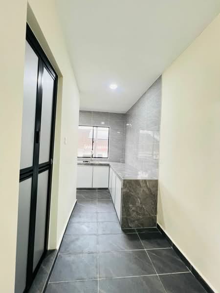 1-storey Terraced House for Sale in Taman Dato Penggawa Barat (Tampoi) - Mohd Faez - Kitchen - PropertyGuru.com.my