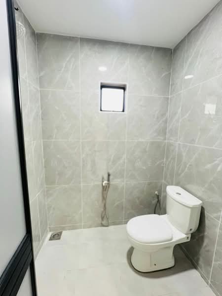 1-storey Terraced House for Sale in Taman Dato Penggawa Barat (Tampoi) - Mohd Faez - Bathroom - PropertyGuru.com.my