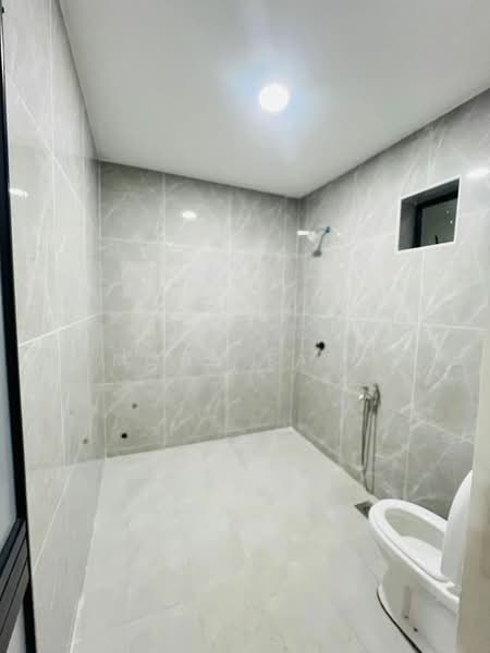 1-storey Terraced House for Sale in Taman Dato Penggawa Barat (Tampoi) - Mohd Faez - Bathroom - PropertyGuru.com.my