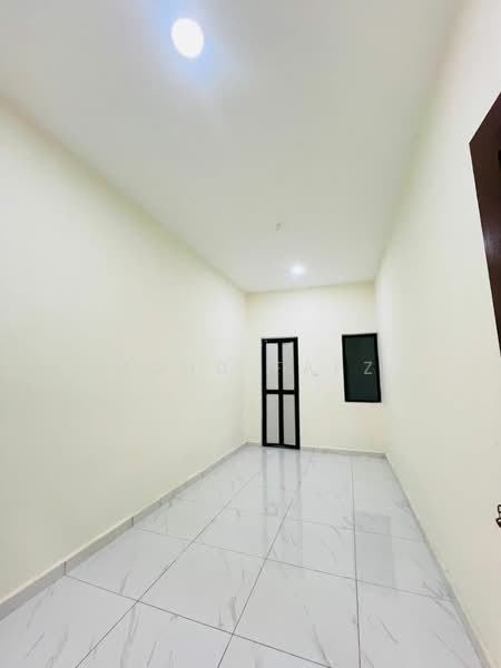 1-storey Terraced House for Sale in Taman Dato Penggawa Barat (Tampoi) - Mohd Faez - Interior - PropertyGuru.com.my