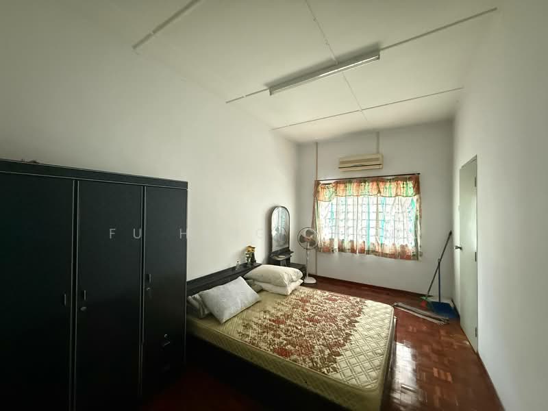 Terraced House for Sale in Johor Bahru (Johor) - Fu Heng Chong - Bedroom - PropertyGuru.com.my