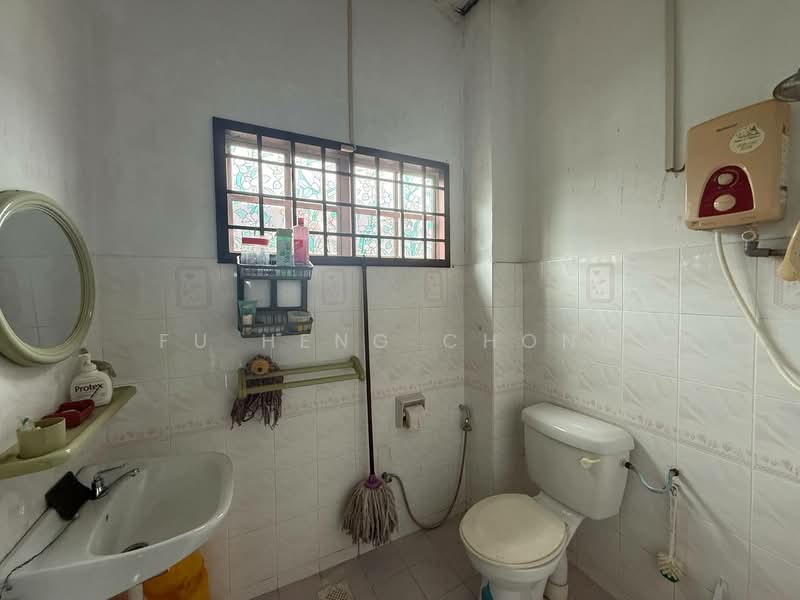 Terraced House for Sale in Johor Bahru (Johor) - Fu Heng Chong - Bathroom - PropertyGuru.com.my