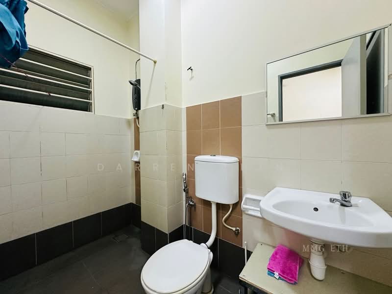 Rumah Teres 2 Tingkat untuk Disewa di Bukit Raja (Selangor) - Darren Chen - Bathroom - PropertyGuru.com.my