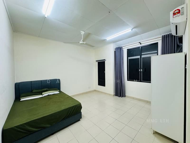 Rumah Teres 2 Tingkat untuk Disewa di Bukit Raja (Selangor) - Darren Chen - Bedroom - PropertyGuru.com.my