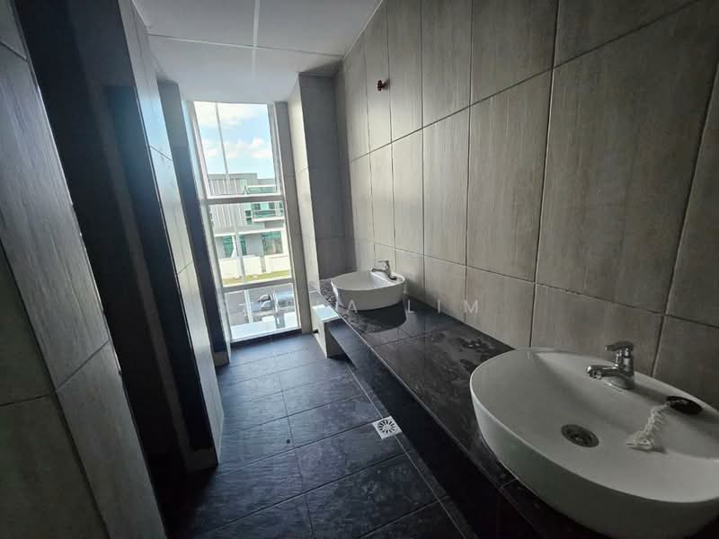 Cluster Factory for Rent in Ulu Tiram (Johor) - Shela Lim - Bathroom - PropertyGuru.com.my