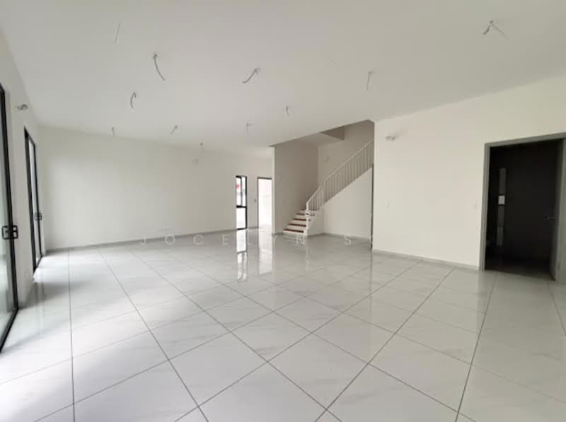 Rumah Berkembar untuk Dijual di Bandar Sungai Long (Selangor) - Jocelyn Soo - Living Room - PropertyGuru.com.my