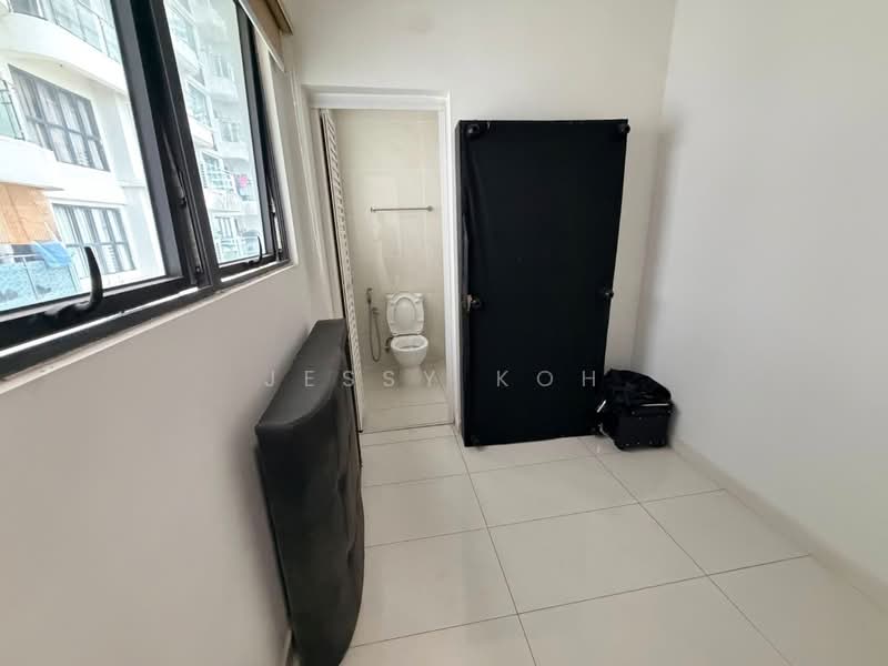 Condominium for Rent at Royal Strand @ Country Garden Danga Bay - Jessy Koh - Bathroom - PropertyGuru.com.my