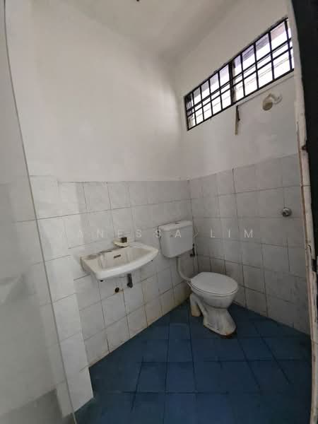 2-storey Terraced House for Sale in Taman Impian Jaya (Senai) - Vanessa Lim - Bathroom - PropertyGuru.com.my