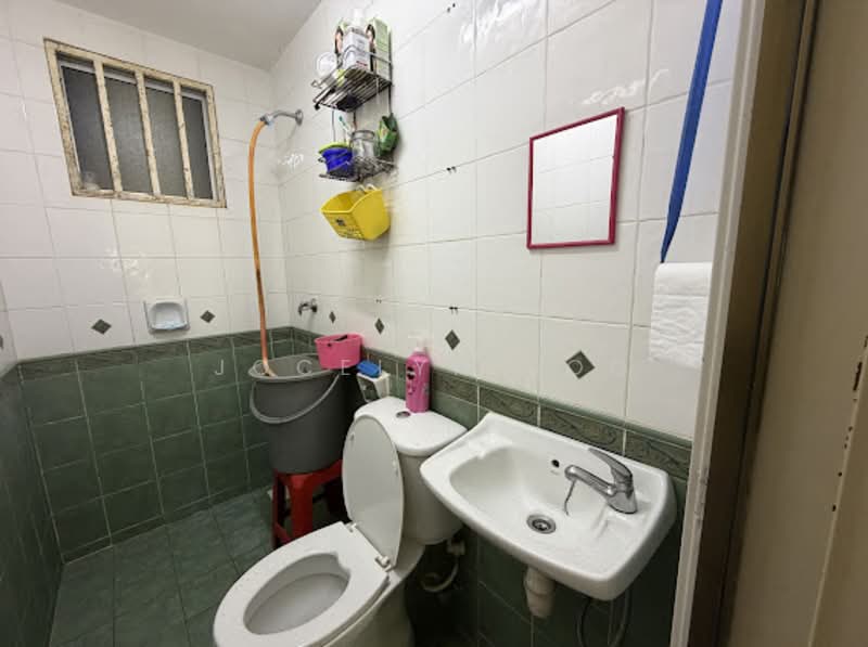 Townhouse for Sale in Taman Lagenda Mas (Cheras) - Jocelyn Soo - Bathroom - PropertyGuru.com.my