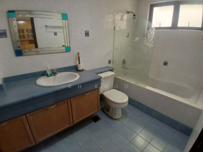 Kondominium untuk Dijual di Robson Condominium - KH Khoo - Bathroom - PropertyGuru.com.my